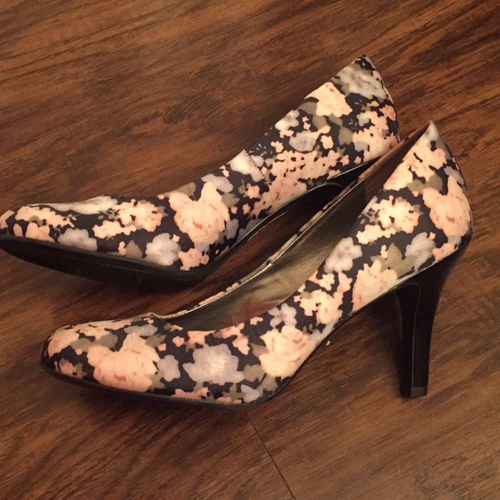 Flower pattern business heels 👠